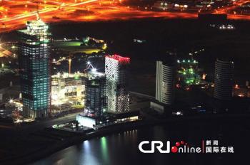 从世界第一高楼“哈利法塔”拍迪拜夜景