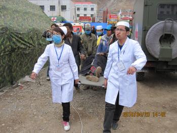 活跃在玉树灾区的中国回医