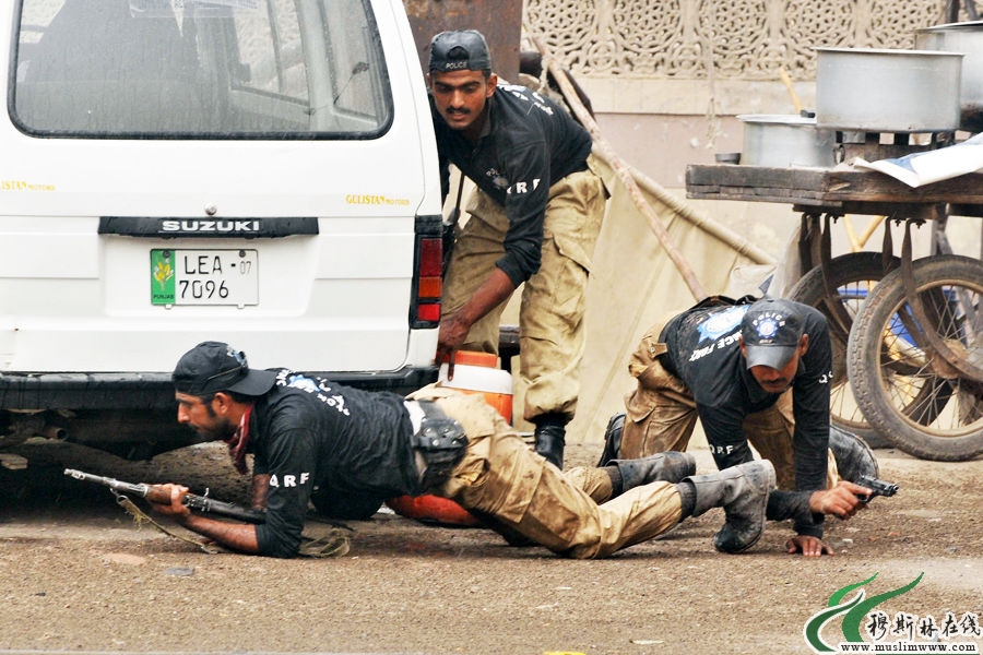 巴基斯坦两处祈祷地遭恐怖袭击致约80死