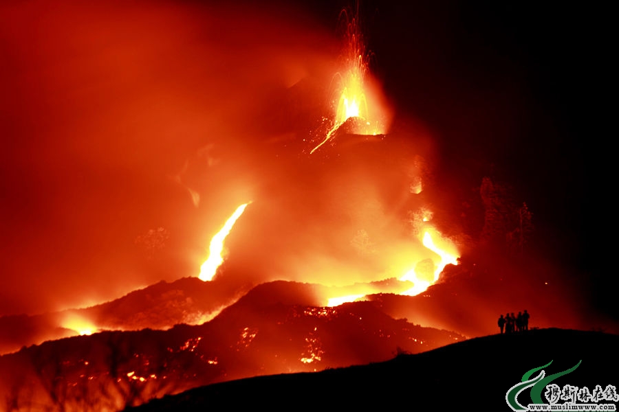 危地马拉火山喷发 涌出大量熔岩