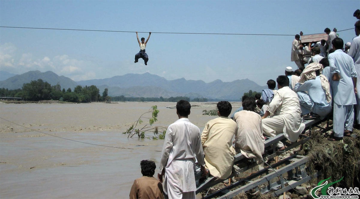 巴基斯坦洪灾致百万人无家可归