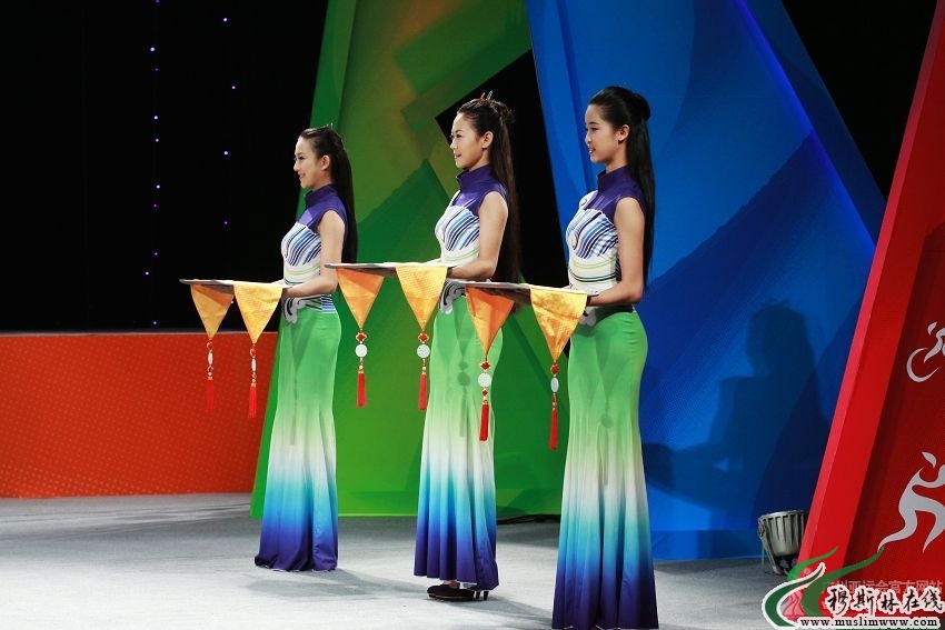 广州亚运会奖牌与颁奖礼服亮相
