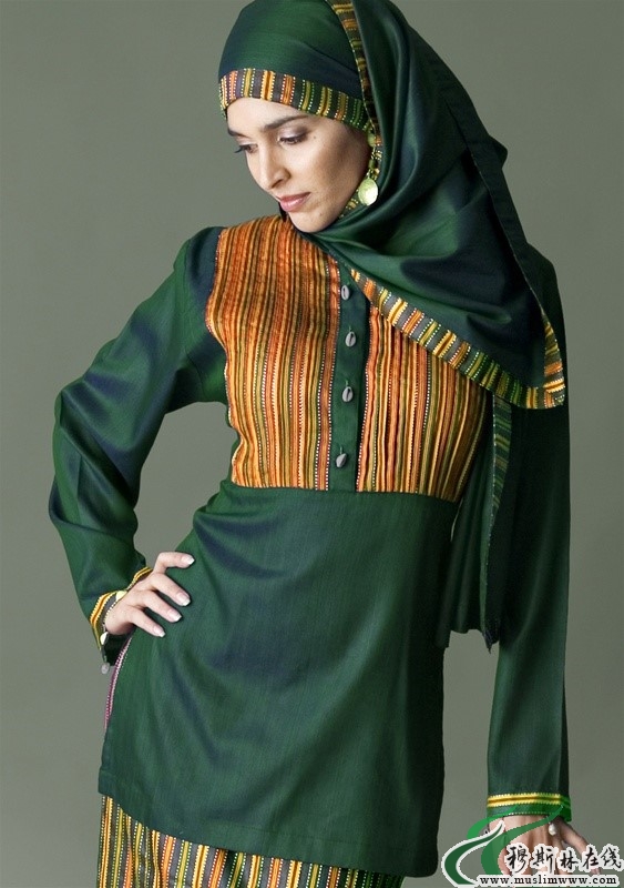 时尚的穆斯林妇女服饰