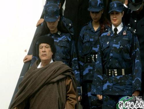 卡扎菲的<em>女子敢死队</em> 个个百里挑一(图)_国际
