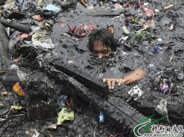 菲律宾首都火灾 500民居被毁遍地废墟