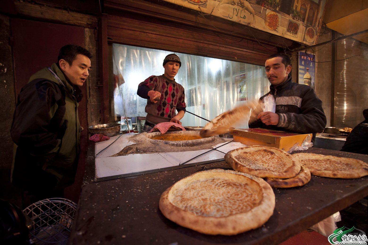 新疆旅游美食攻略之馕的由来_【新疆旅游攻略】_领袖户外