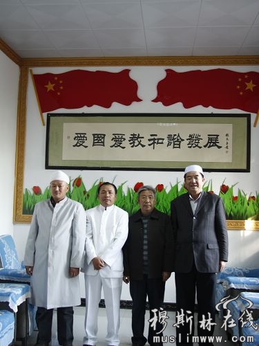 中阿书画院梦砚等合影留念。
