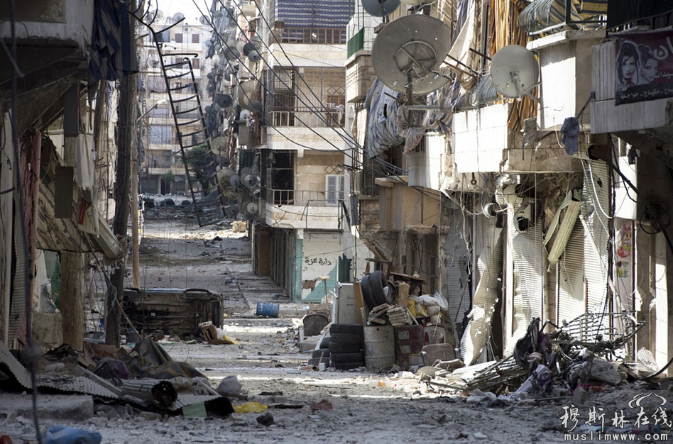当地时间10月3日，阿勒颇，被战火摧毁的街道。 Miguel Medina/摄
