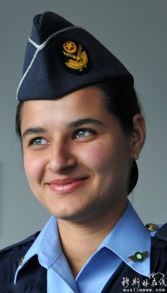 巴基斯坦空军女飞行员“雄狮”飞行表演队