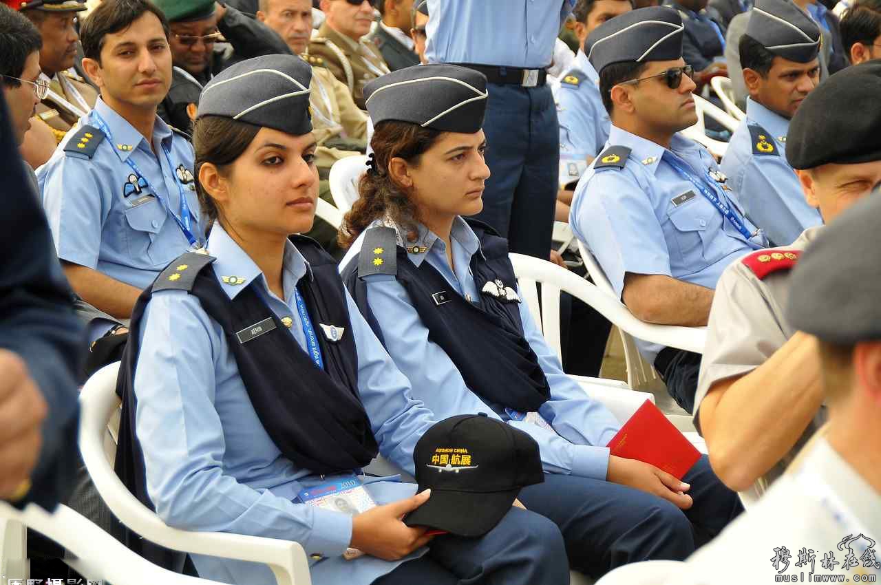 巴基斯坦空军女飞行员“雄狮”飞行表演队