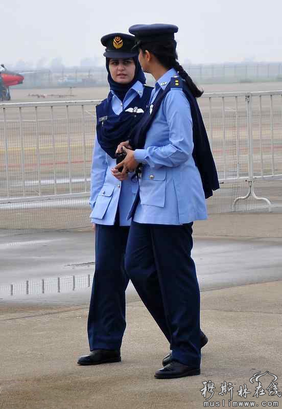 巴基斯坦空军女飞行员“雄狮”飞行表演队