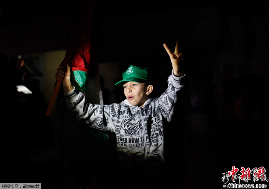 加沙民众庆祝巴以冲突双方停火协议生效