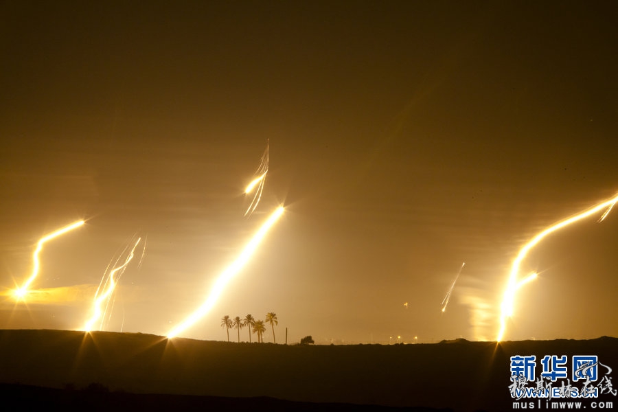 以色列火焰信号弹照亮加沙夜空