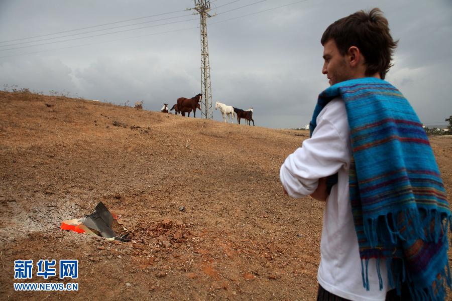 11月11日在以色列南部地区拍摄的一枚加沙地带武装人员发射的火箭。巴勒斯坦加沙地带武装组织和以色列军队10日爆发新一轮冲突，目前已造成5名巴勒斯坦人死亡、40多人受伤。纳赛尔 摄 图片来源：新华网 