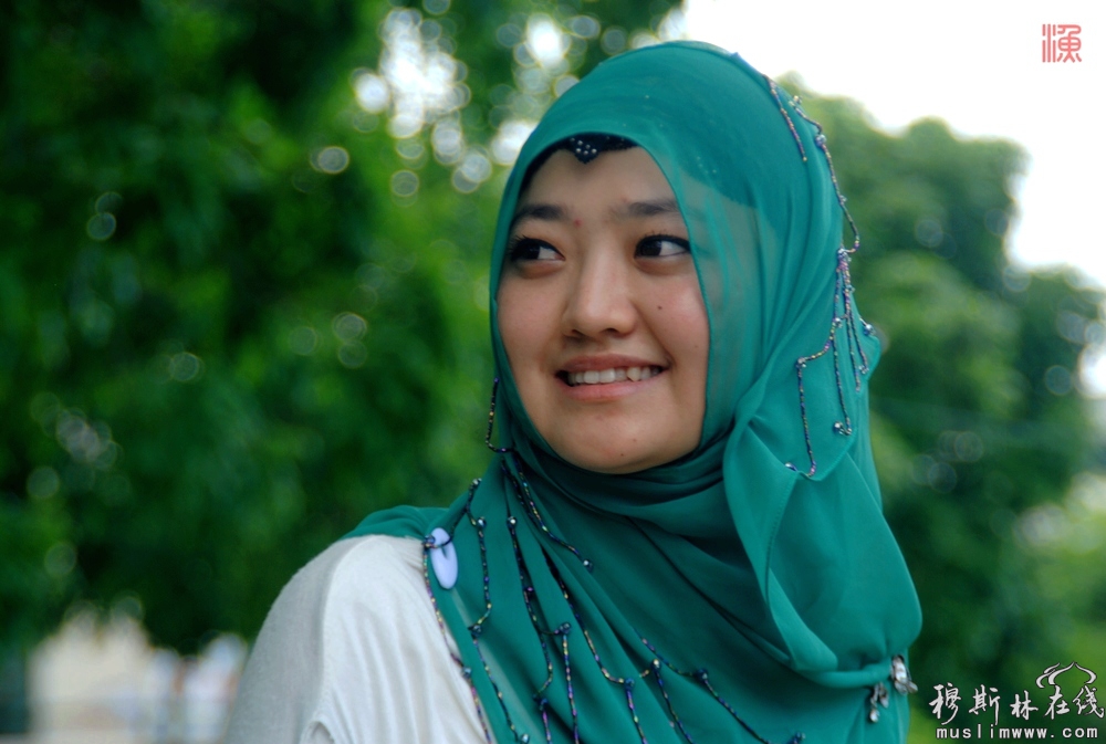 美丽端庄的<em>回族女</em>大学生--马莹 - 人文记实 - 穆