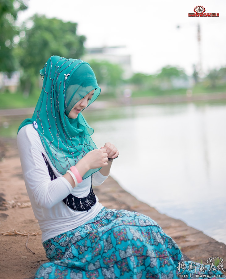美丽端庄的<em>回族女</em>大学生--马莹 - 人文记实 - 穆