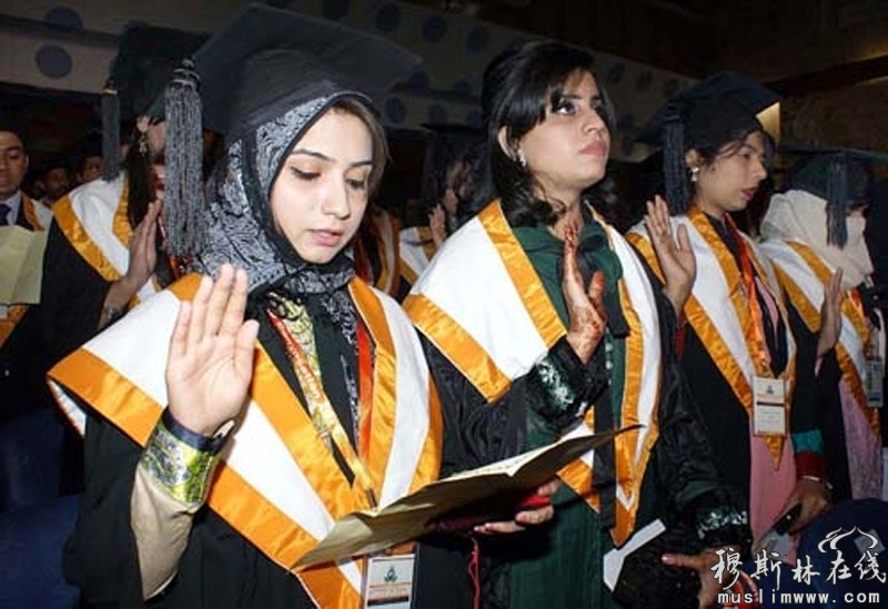 巴基斯坦：利雅卡特（Liaqat）大学医学和健康学科毕业典礼一瞥