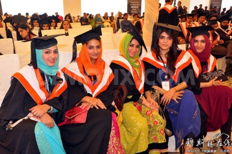 巴基斯坦：利雅卡特（Liaqat）大学医学和健康学科毕业典礼一瞥