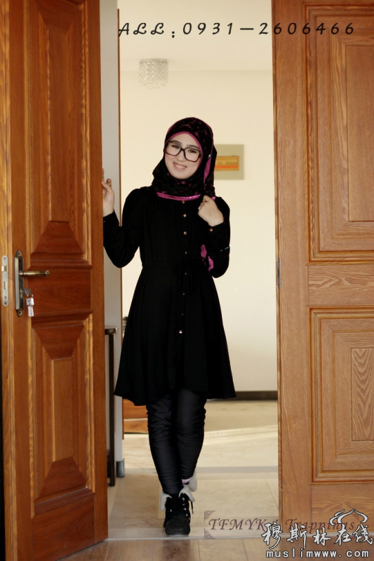 戴眼镜的穆斯林女孩
