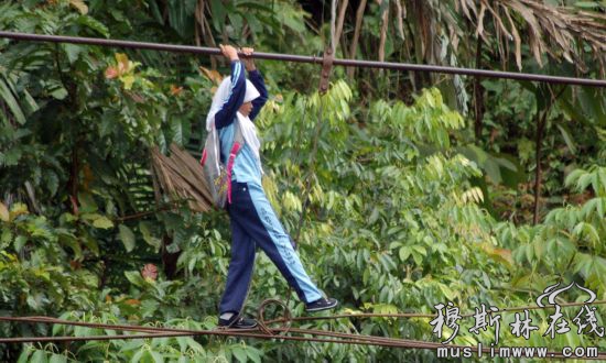 世界各地学生的危险上学路