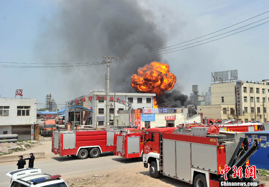 武汉市东西湖一化工厂爆炸　致1人轻度烧伤