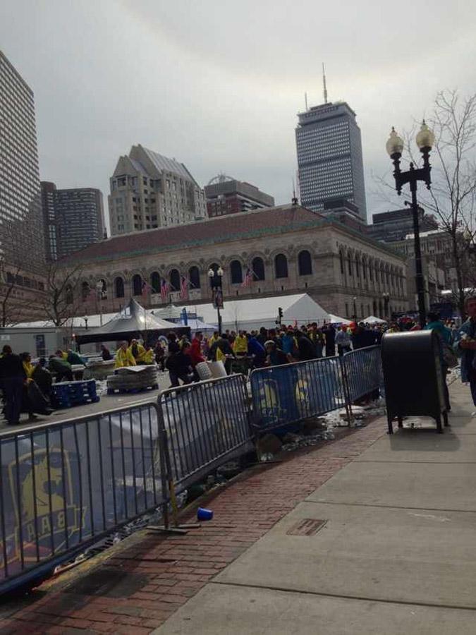 2013年4月15日，波士顿马拉松比赛发生爆炸后的现场景象。