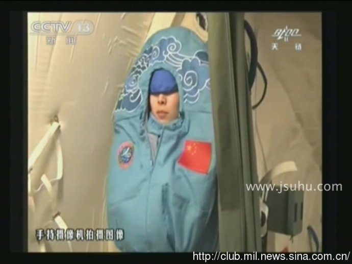 女航天员的睡姿十分萌