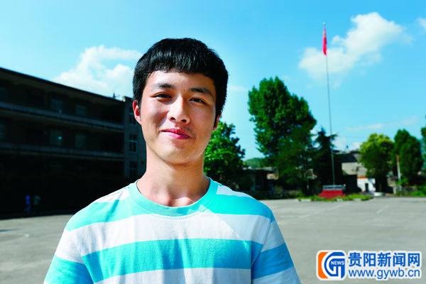 爱摇滚 重规划 他是六盘水市二中学生邹贤坤