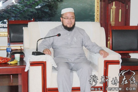 西宁市南关清真寺教长金镖阿訇来宁夏穆斯林国际语言学校访问交流