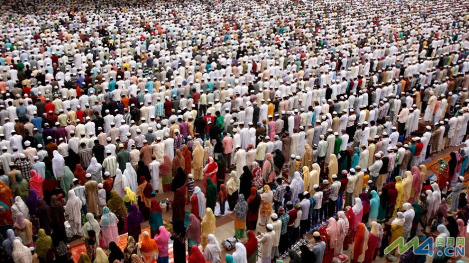 4在新德里聚集祈祷的印度穆斯林