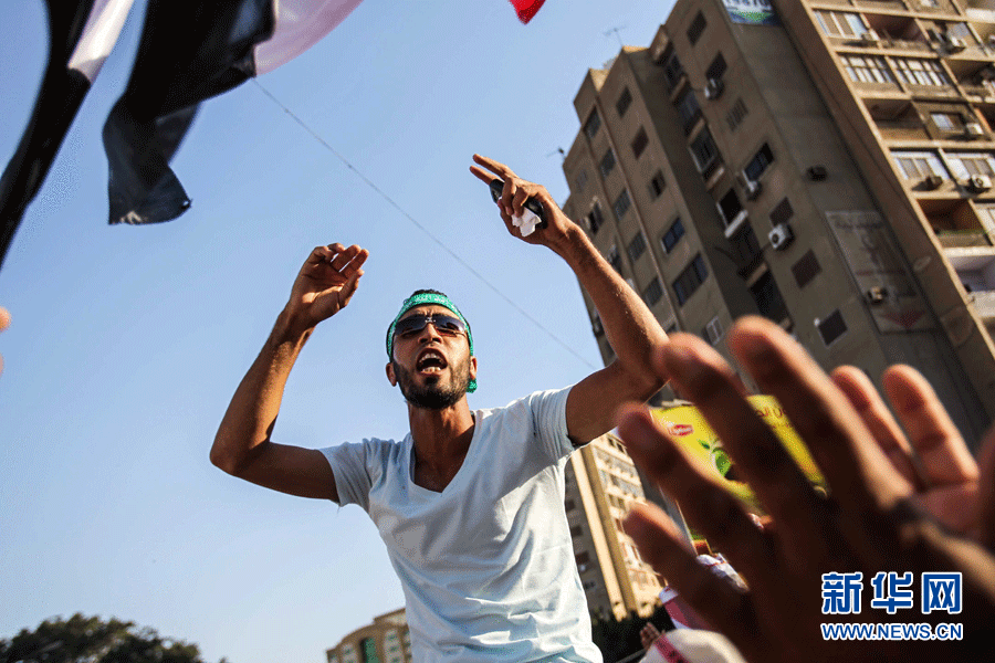 法院下令拘留穆尔西 埃及再爆大规模游行
