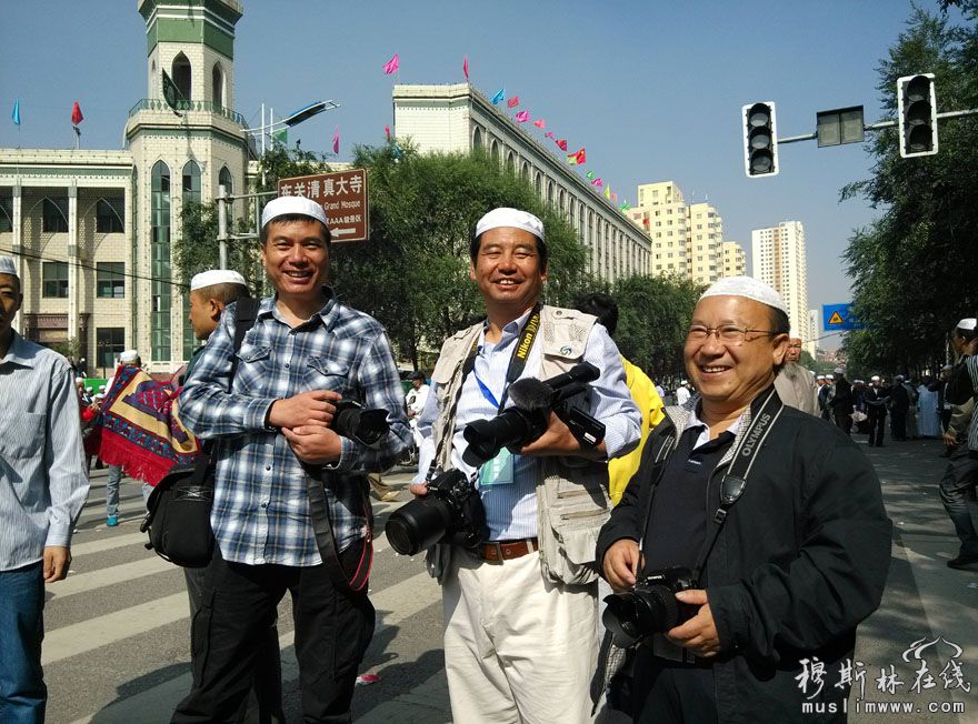 让你看看2013年气势恢弘的西宁开斋节会礼。建勋 大漠 星辰摄