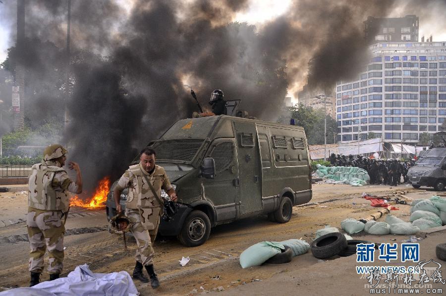埃及安全部队在开罗纳达广场进行清场行动。