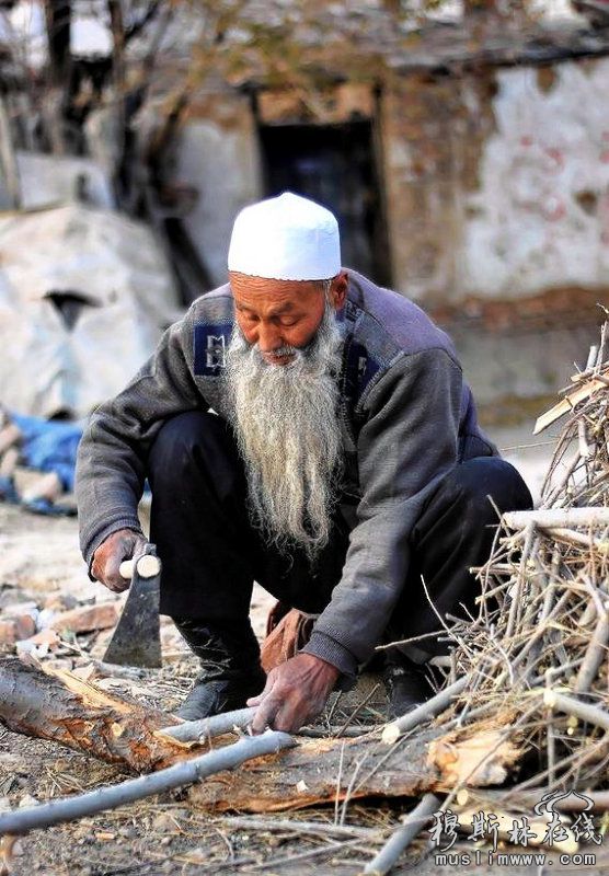 勤劳的维吾尔老人
