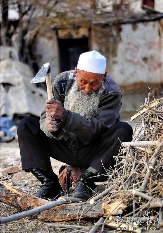 勤劳的维吾尔老人