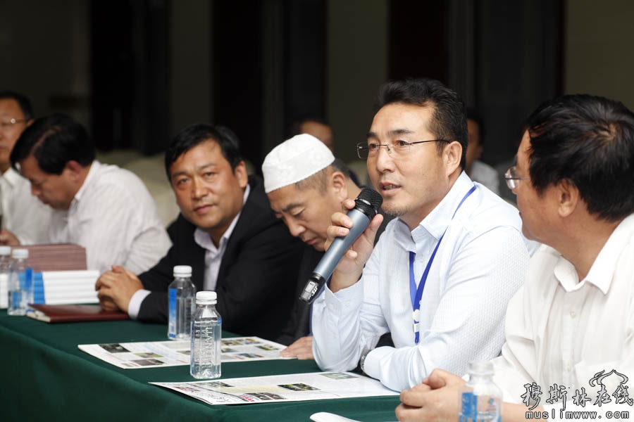 2013年8月28日，由中国回族学会和青海回族撒拉族救助会共同举办的，第21次全国回族学研讨会暨第4次全国回族企业家论坛在青海省会议中心盛大开幕。8月29日晚青海省商务厅与浙江青海义乌商会邀请来宁的部分回族企业家代表，在西宁大厦举行座谈会，共话回族企业发展之路。