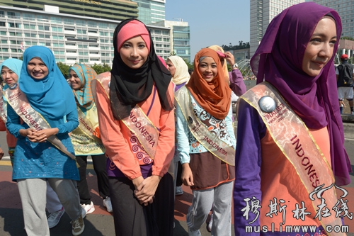 印尼办“穆斯林小姐”大赛 与“世界小姐”唱对台