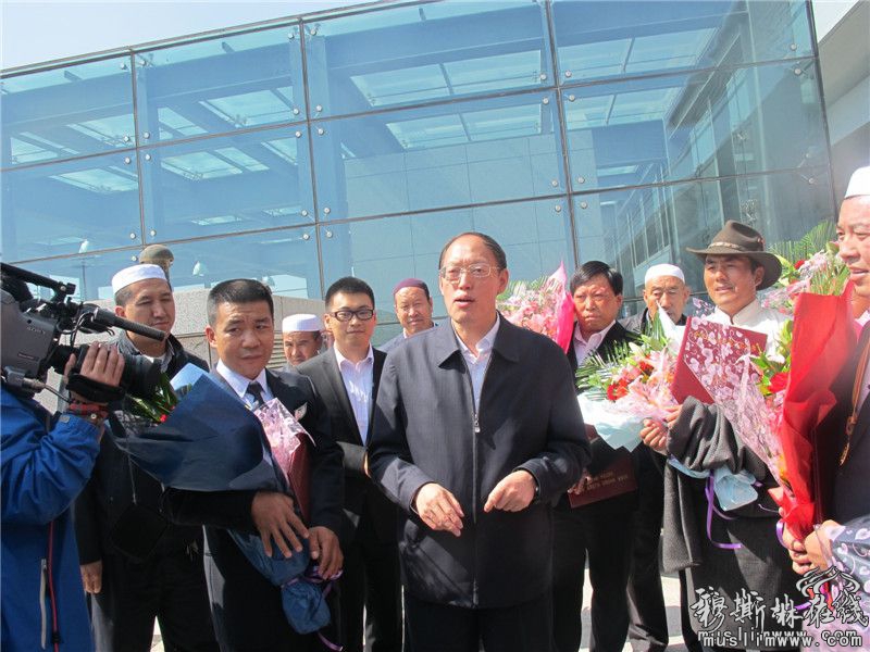 全国道德模范——撒拉尔集团总经理韩文林从北京载誉而归