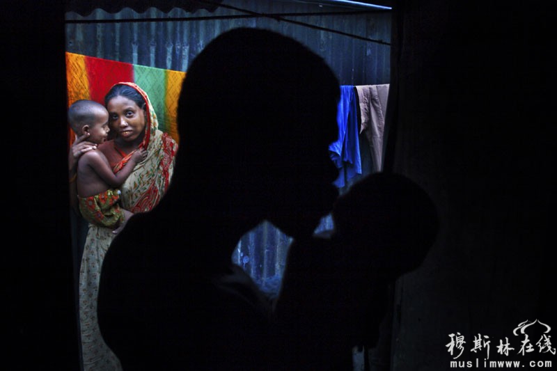 孟加拉国贫民窟准妈妈的艰辛生活(高清组图)