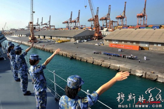 高清：中国海军护航编队停靠沙特吉达港补给休整