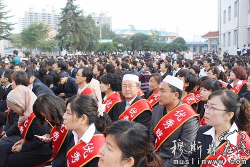 临夏外语学校马俊老师荣获临夏市2013年教育系统优秀班主任奖