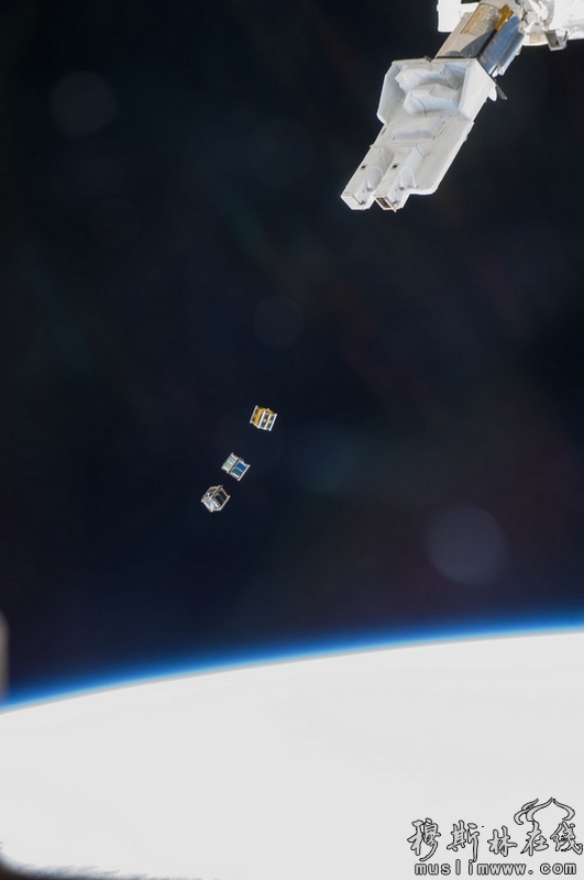 空间站释放纳米卫星：这些纳米卫星，又称为小立方体卫星。当地时间11月19日国际空间站的小卫星轨道部署器成功部署了三颗纳米卫星。