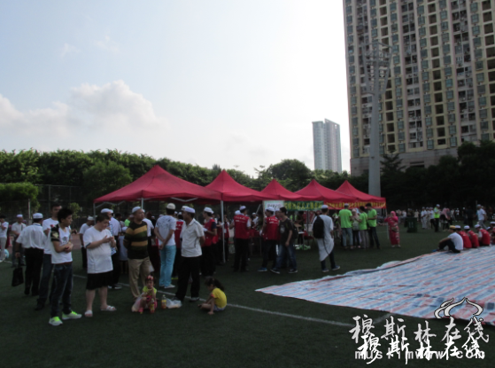 开斋节在政府提供的体育公园如期举行