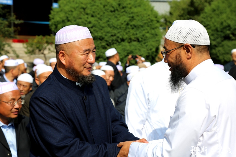 青海省循化县各界穆斯林代表到西宁东关清真大寺祝贺马跃祥阿訇任职