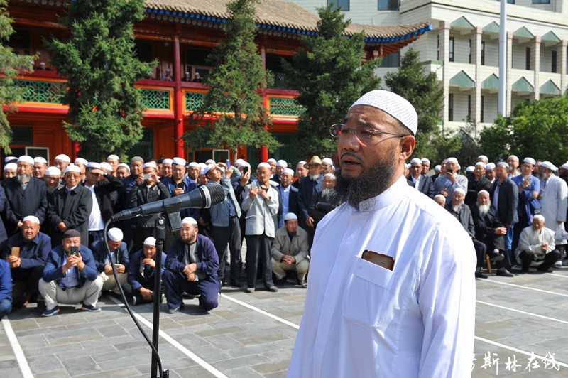 青海化隆县各界穆斯林代表到西宁东关清真大寺祝贺马跃祥阿訇任职