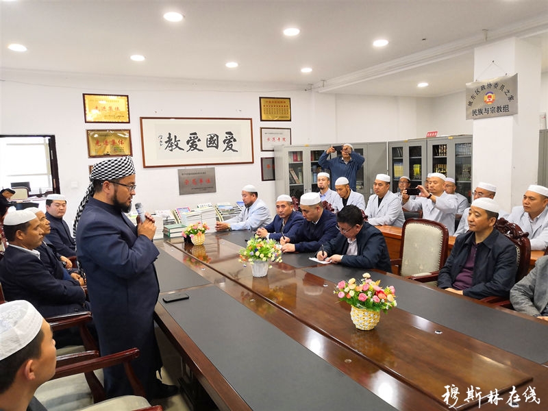 青海省第34期阿訇进修班全体学员到西宁南关清真寺参观交流座谈