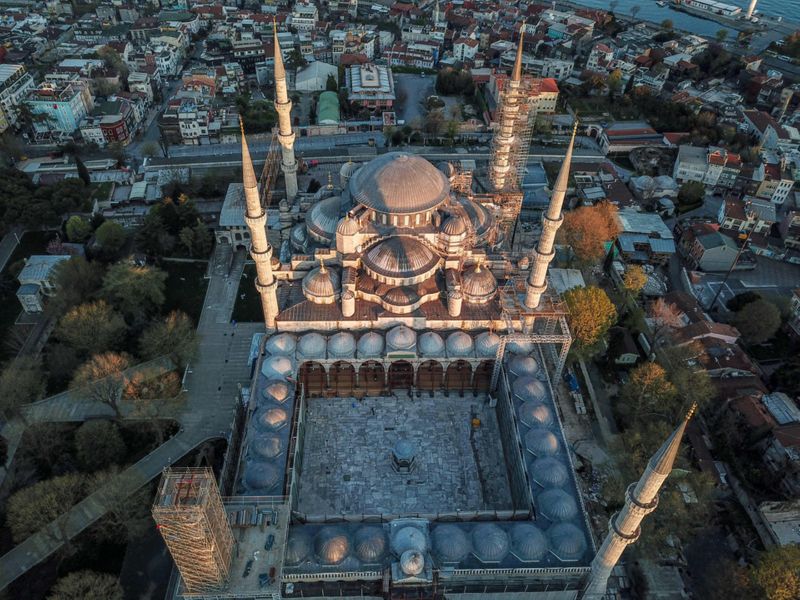 土耳其伊斯坦布尔，蓝色清真寺鸟瞰图，目之所及，只有空旷。
