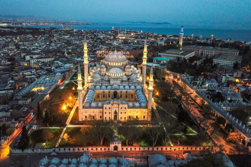 土耳其首都伊斯坦布尔，苏莱曼尼清真寺俯瞰图。