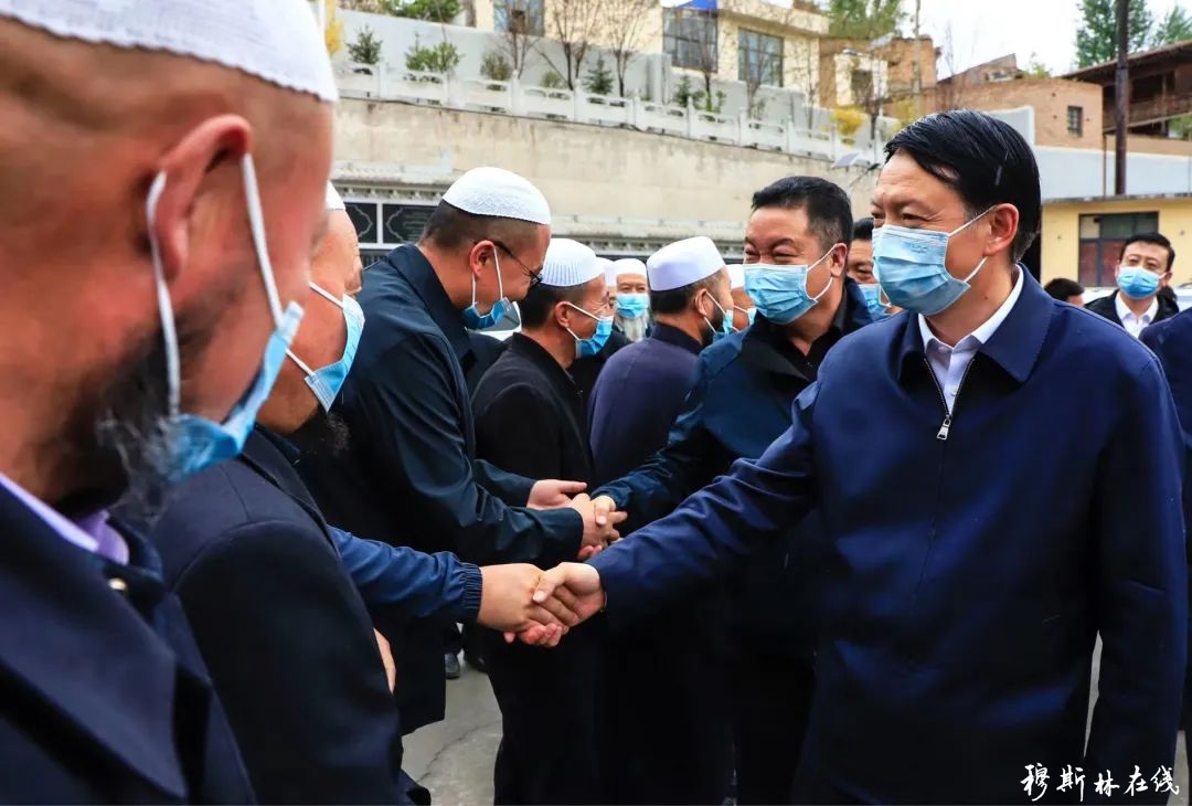 黄南州委、州政府主要领导开斋节前夕慰问穆斯林群众