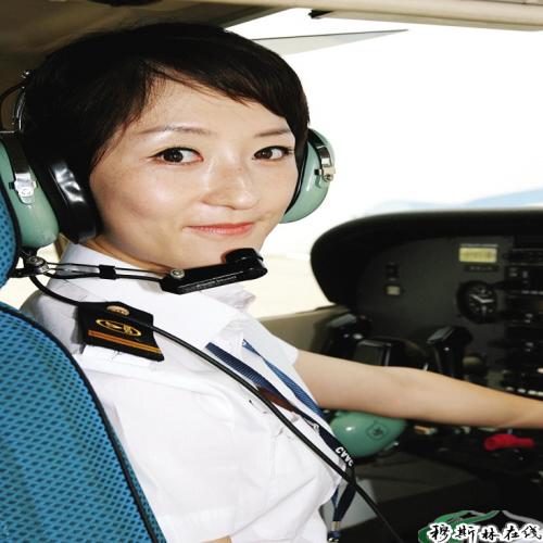 民航飞行学院绵阳分院诞生中国"大毕改"第一名女飞行员赵楠
